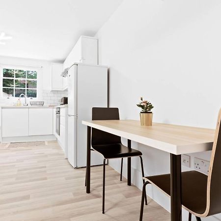 Airy Spacious 1 Bedroom Aprtment With Garden In Brixton Лондон Екстериор снимка